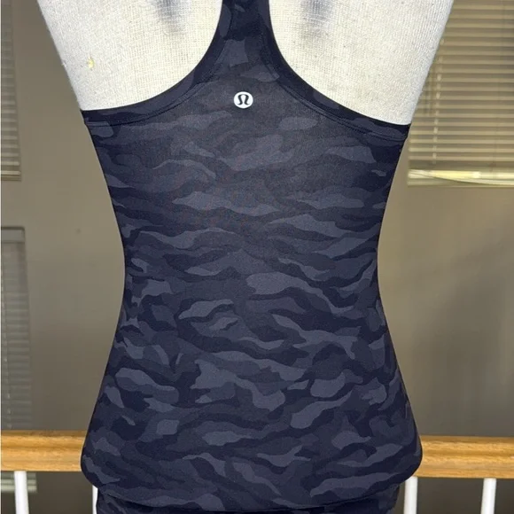 lululemon athletica Black Camouflage Tank Top size 4 - Picture 4 of 5